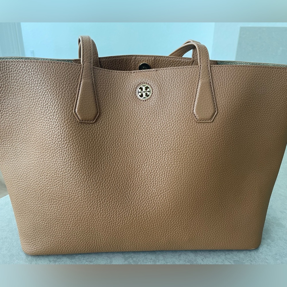 Tory Burch leather tote bag almost new
